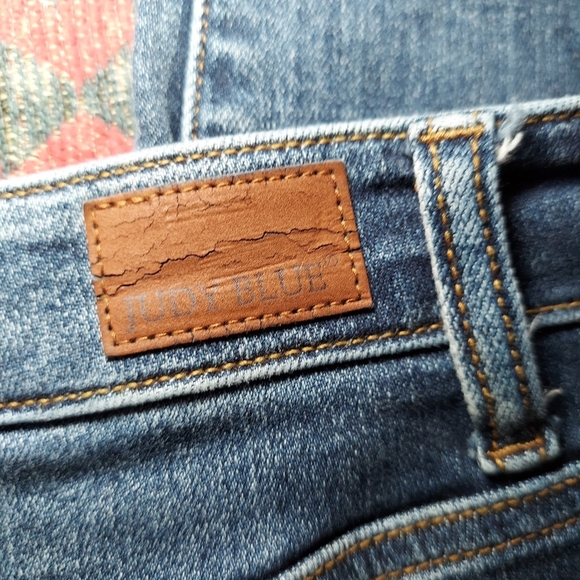 Judy Blue Boyfriend Fit Denim Jeans - Picture 4 of 6